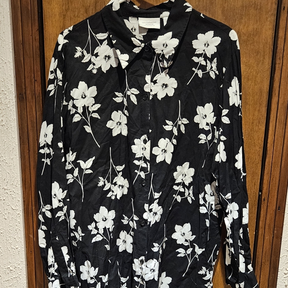 Liz Claiborne Woman Black/ With White Flowers Button Down  Shirt Size 1